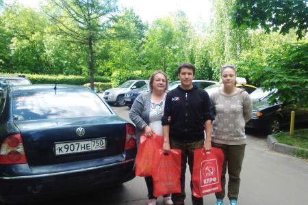 Московская область. В День защиты детей коммунисты поздравили ребятишек и вручили им подарки