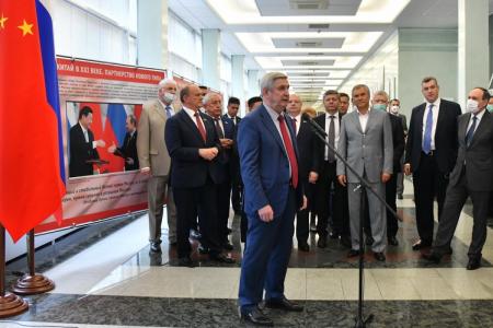 Г.А. Зюганов в Госдуме принял участие в открытии выставки, посвященной 100-летию образования Коммунистической партии Китая