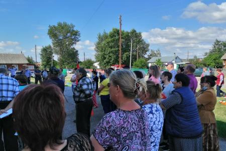 Алтайский край. КПРФ организовала митинг селян с требованием увеличения закупочных цен на молоко