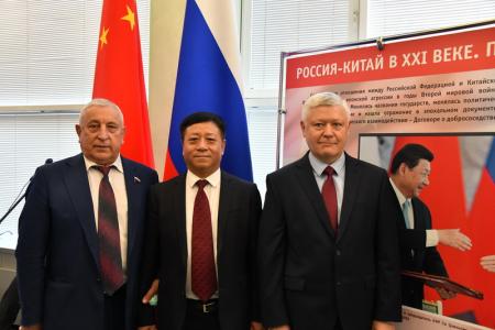 Г.А. Зюганов в Госдуме принял участие в открытии выставки, посвященной 100-летию образования Коммунистической партии Китая