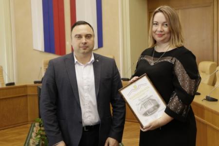 Республика Крым. Коммунисты поздравили соцработников с профессиональным праздником