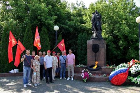 Подмосковные коммунисты провели мероприятия в День памяти и скорби по всему региону