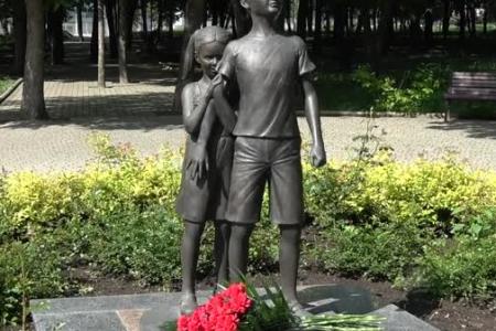 ДНР. КПРФ подарила музыкальной детской школе в Горловке концертный рояль
