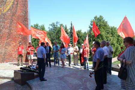 Нижегородские коммунисты почтили память павших в Великой Отечественной войне