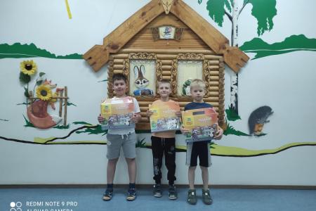 1 июня КПРФ нижегородские коммунисты вручили более тысячи подарков  будущим первоклассникам