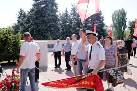 Саратовские коммунисты отметили День памяти и скорби
