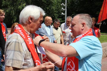 Волгоград. Сталинградские коммунисты почтили память жертв Великой Отечественной войны