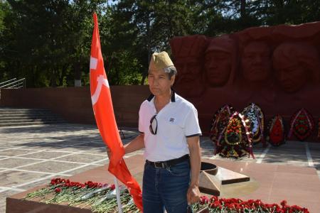 Коммунисты Калмыкии отметили День памяти и скорби