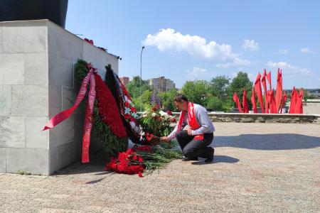 Возложения цветов в Перми