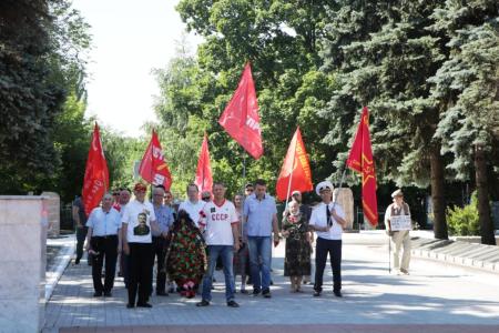 Саратовские коммунисты отметили День памяти и скорби