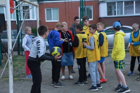 Спорт начинается во дворе. Дворовый проект "Красной машины" в Омске