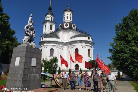 Брянские коммунисты провели памятную акцию  «Зажги свечу» и концерт-реквием