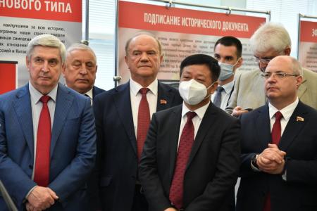 Г.А. Зюганов в Госдуме принял участие в открытии выставки, посвященной 100-летию образования Коммунистической партии Китая