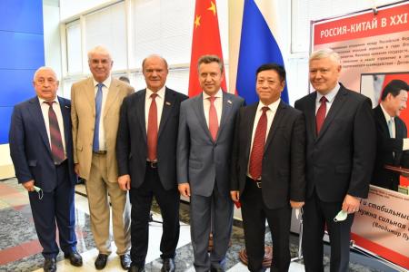 Г.А. Зюганов в Госдуме принял участие в открытии выставки, посвященной 100-летию образования Коммунистической партии Китая