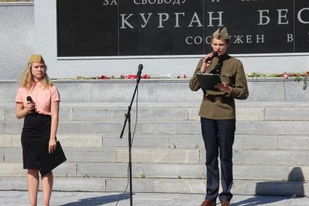 Брянские коммунисты провели памятную акцию  «Зажги свечу» и концерт-реквием