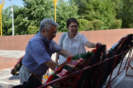 Коммунисты Калмыкии отметили День памяти и скорби