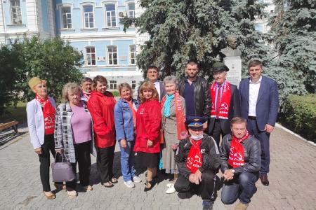 Тюменские коммунисты почтили память павших в годы войны
