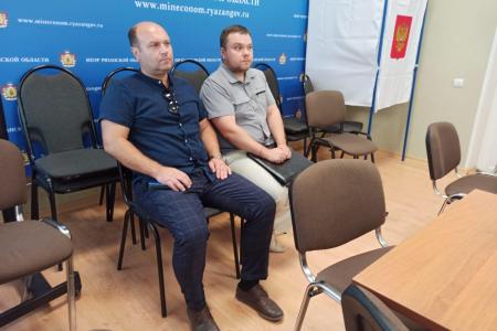 Рязанская область. Кандидат в Госдуму от КПРФ Евгений Морозов сдал документы в избирательную комиссию