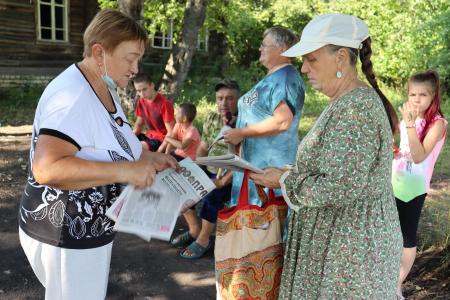 Ярославская область. Депутат КПРФ Елена Кузнецова приняла наказы от жителей Даниловского района