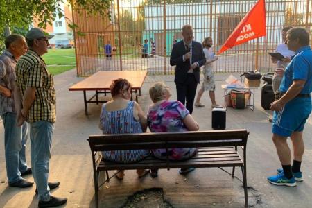 Москва. Денис Парфенов: «Продолжаем серию встреч с жителями районов Медведково, Северный и Бибирево»
