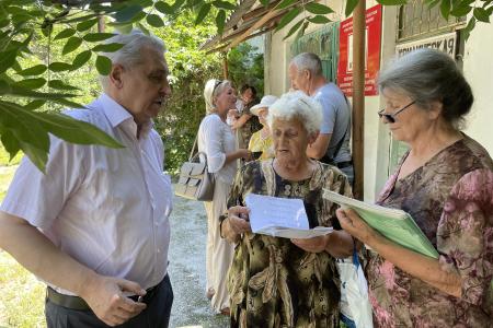 Краснодарский край. Коммунист-депутат Госдумы Н.И. Осадчий встретился с активом в Приморско-Ахтарске