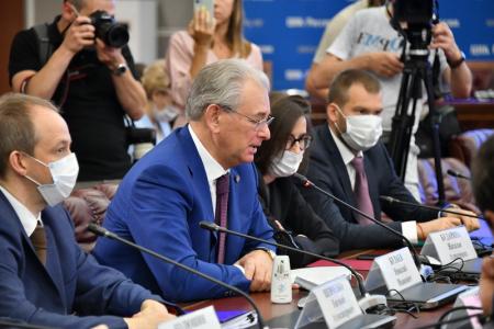 Г.А. Зюганов: "В сентябре будет последняя возможность исправить ситуацию бюллетенем". Коммунисты подали документы в Центризбирком
