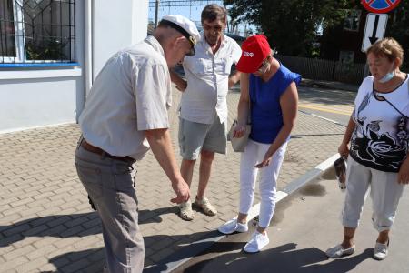 Ярославская область. Депутат КПРФ Елена Кузнецова приняла наказы от жителей Даниловского района