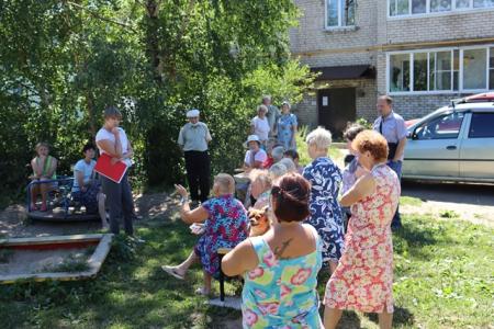 Ярославская область. Забытые властью жители города Тутаева обратились к депутату от КПРФ Елене Кузнецовой за помощью