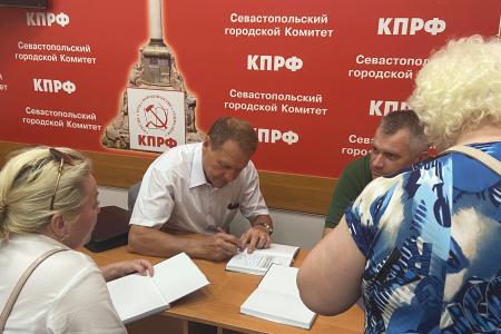Александр Тарнаев проводит рабочие встречи  с партийным активом КПРФ в Симферополе и Севастополе