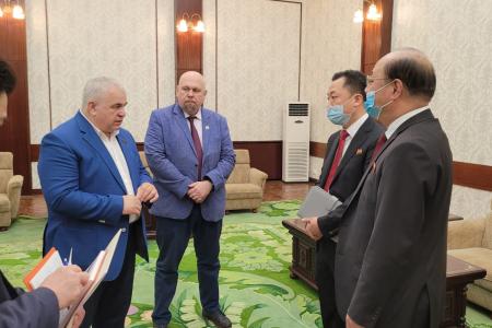 В 27-ю годовщину со дня смерти вождя корейского народа Ким Ир Сена К.К. Тайсаев и И.Н. Макаров встретились с  Чрезвычайным и Полномочным Послом КНДР в Российской Федерации Син Хон Чхолем