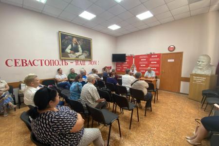 Александр Тарнаев проводит рабочие встречи  с партийным активом КПРФ в Симферополе и Севастополе