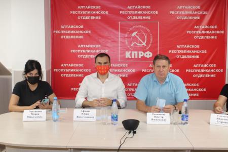 Ю.В. Афонин на встрече с активом КПРФ и ее союзников в Горно-Алтайске: «В реальности на этих выборах будут бороться две силы – КПРФ и «Единая Россия»