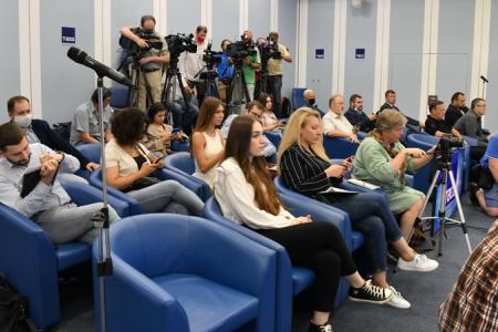 На пресс-конференции в ИА ТАСС Г.А. Зюганов представил программу КПРФ «10 шагов к власти народа»