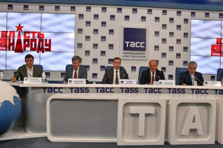 На пресс-конференции в ИА ТАСС Г.А. Зюганов представил программу КПРФ «10 шагов к власти народа»