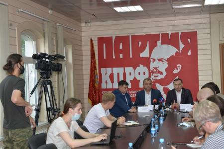 В Новосибирске прошла пресс-конференция первого зампреда ЦК КПРФ Юрия Афонина