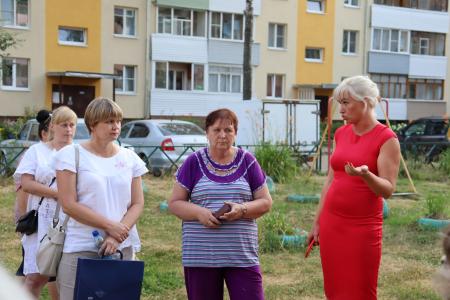 Ярославская область. Депутаты от КПРФ помогают жителям Резинотехники решить проблему благоустройства дворовой территории