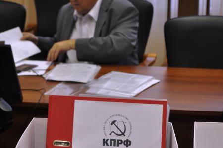 Кандидаты в депутаты законодательного собрания Ленинградской области передали документы в избирательную комиссию