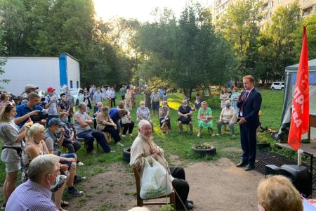 Денис Парфенов: «Стройке нет! Встретился с жителями ул. Белозерская в Бибирево»