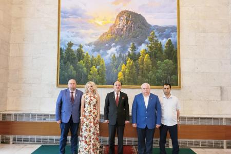 В 27-ю годовщину со дня смерти вождя корейского народа Ким Ир Сена К.К. Тайсаев и И.Н. Макаров встретились с  Чрезвычайным и Полномочным Послом КНДР в Российской Федерации Син Хон Чхолем