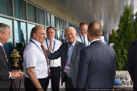 Г.А. Зюганов посмотрел выставочные площадки и провёл переговоры на МАКС-2021