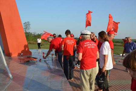 Донские коммунисты провели автопробег в честь 78-й годовщины освобождения Ростовской области