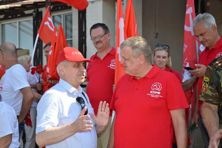 Коммунисты Дона поклонились памяти героев былых сражений