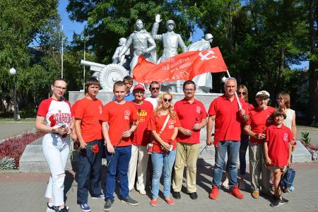 Донские коммунисты провели автопробег в честь 78-й годовщины освобождения Ростовской области