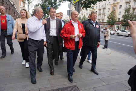 «Мы - первые! За КПРФ!»