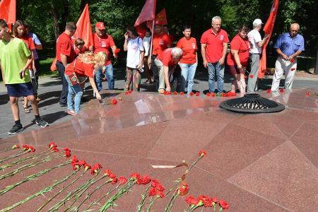 Донские коммунисты провели автопробег в честь 78-й годовщины освобождения Ростовской области