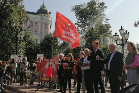 В Москве прошла встреча депутатов-коммунистов с избирателями по теме борьбы за отмену пенсионной «реформы»