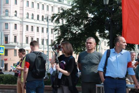 Депутаты-коммунисты провели встречу с избирателями в центре российской столицы