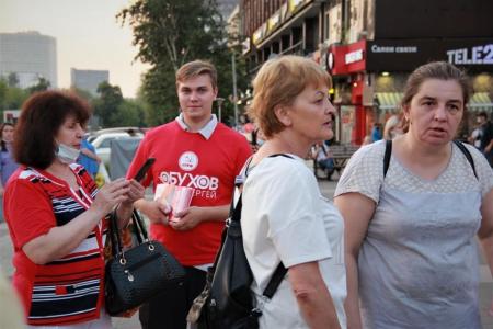 Москва. Встреча Сергея Обухова с избирателями «на кубе»: снятие Грудинина, «образование для всех» и локальные проблемы