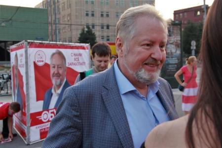 Москва. Встреча Сергея Обухова с избирателями «на кубе»: снятие Грудинина, «образование для всех» и локальные проблемы