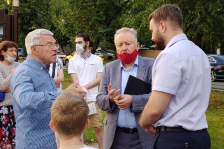Москва. «Народная приемная» КПРФ в ВАО: Федеральная повестка у Нижнего Ивановского пруда